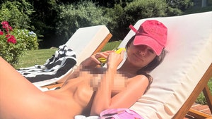 Emily Ratajkowski sunbathing naked insta blur 1