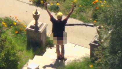 030426_naked_guy_surrenders_kal