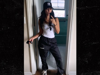 1016-kourtney-kardashian-vote-kanye-hat-insta-01