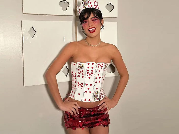 1013-Sexy-Stars-In-Disney-Costumes-Sub2