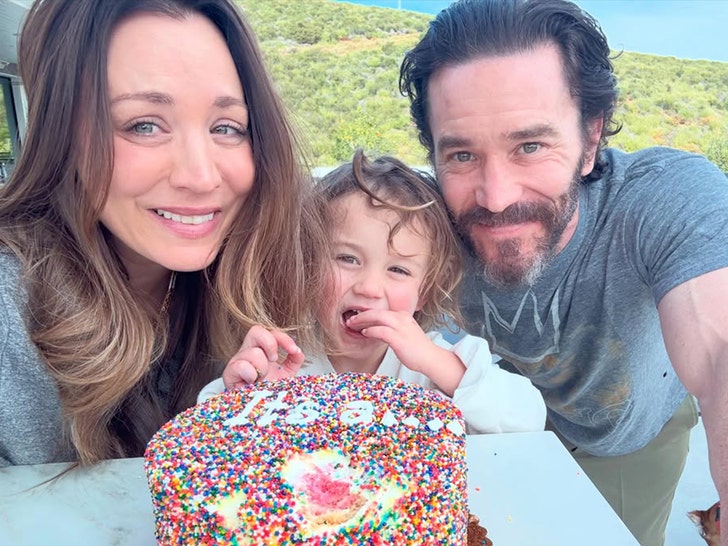 sub-Kaley-Cuoco-tom-Pelphrey-ig-1
