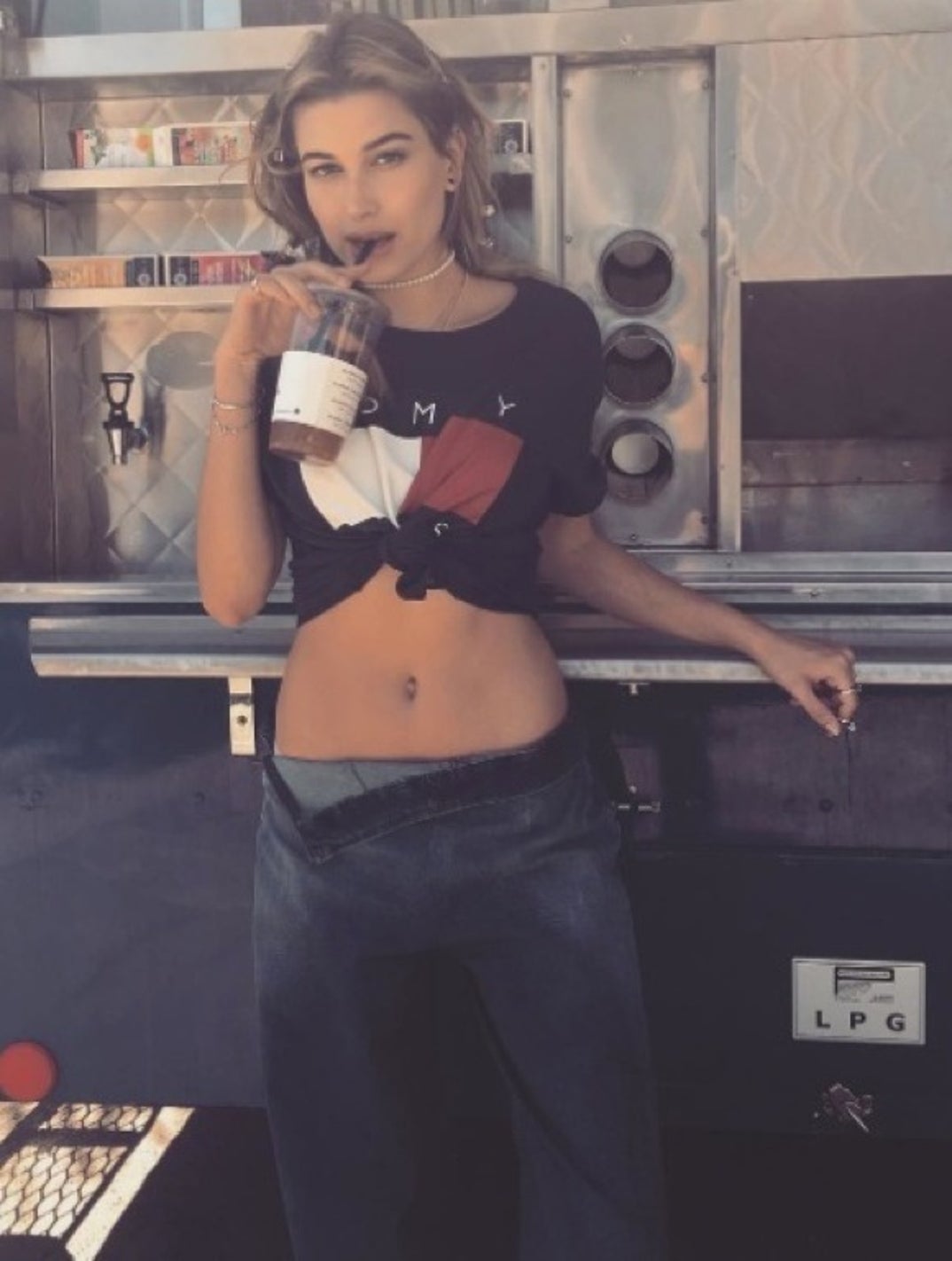hailey_baldwin_sexy_snaps16