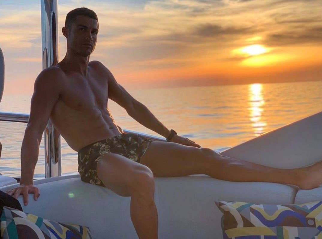 cristiano-ronaldo-shirtless-shots-photos-03