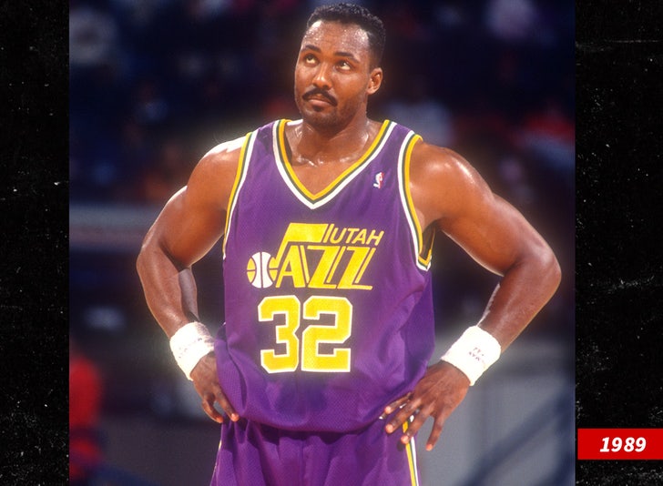 Because mailman didn't deliver - Karl Malone cheered by UFC crowd in Utah  has NBA fans roasting him
