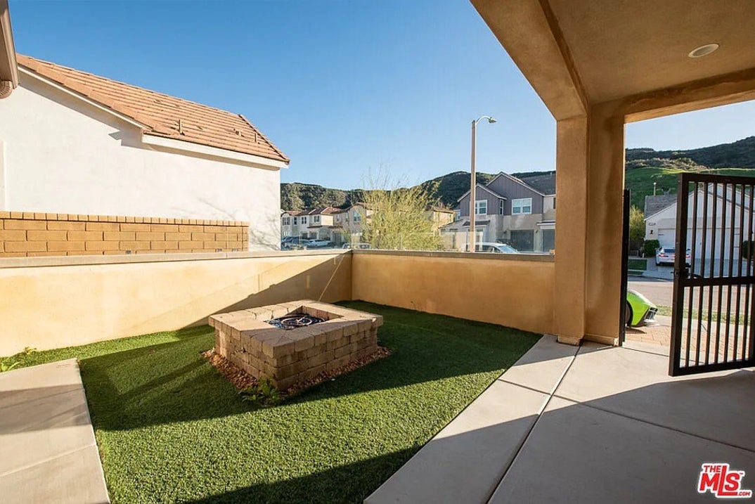 Blueface Blue Home For Sale 22