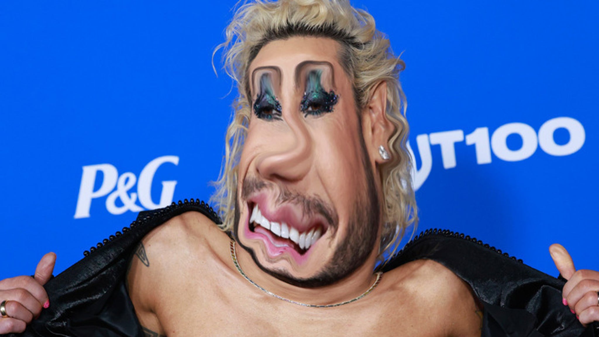 Celebrity Scramble – Raad de shirtloze knapperd!