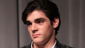 rj mitte getty 22