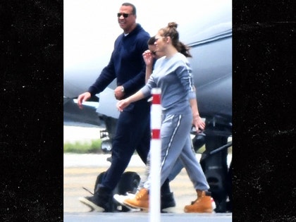 0607-jlo-arod-getting-on-plane-instar-backgrid