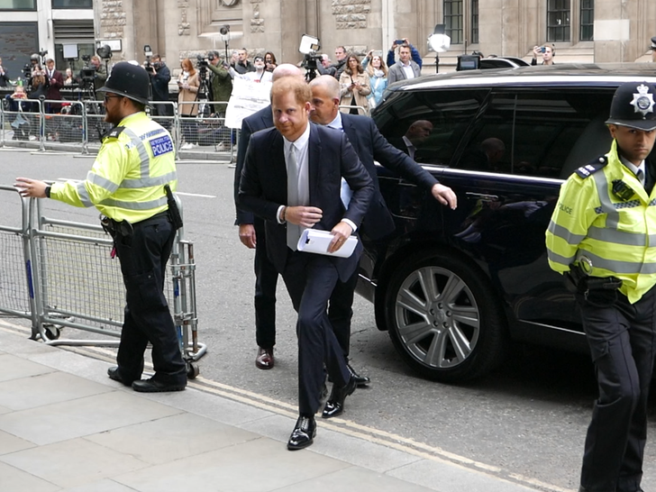 Prince Harry exit car