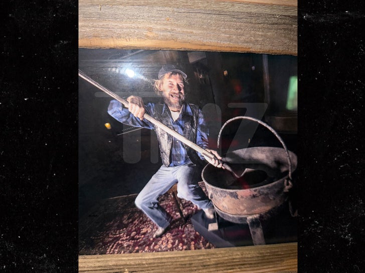 1007-The-Haunted-Museum-Cauldron-Photos-SUB-1