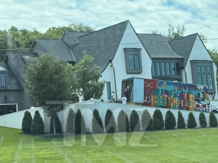 Movers outside jelly rolls house tmz wm 2