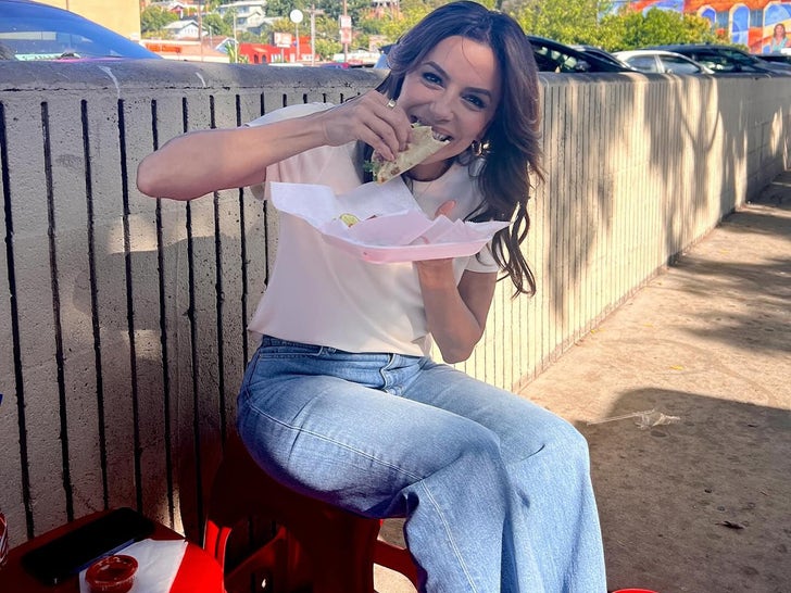 0910-Celebrities-Eating-Tacos-Sub1