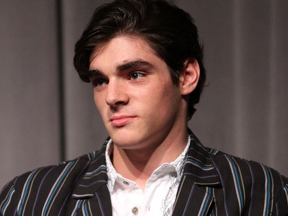 rj mitte getty 22