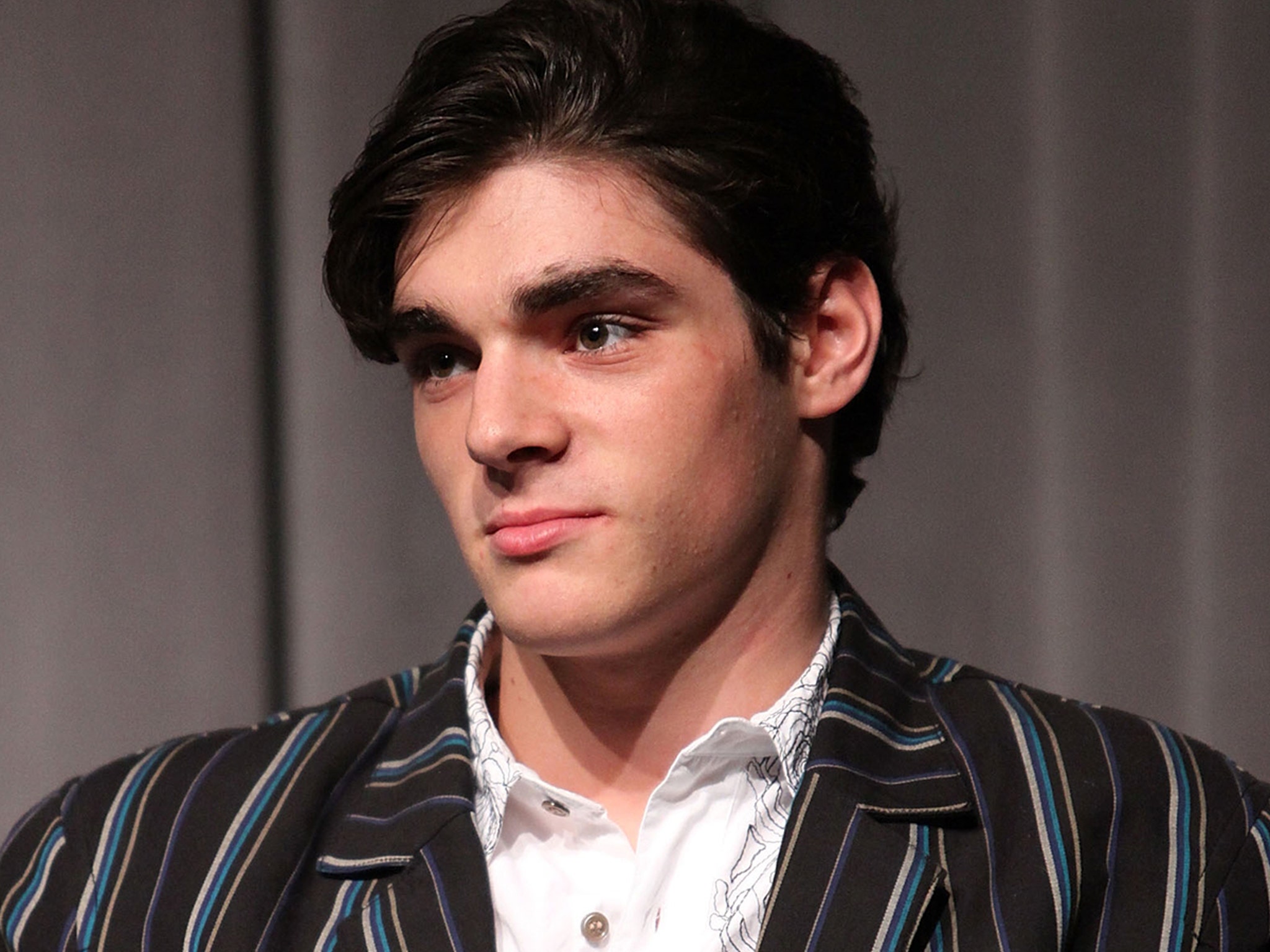 tmz.com - TMZ Staff - RJ Mitte Spent Years Messaging Friend About Industry Struggles as Disabled Actor