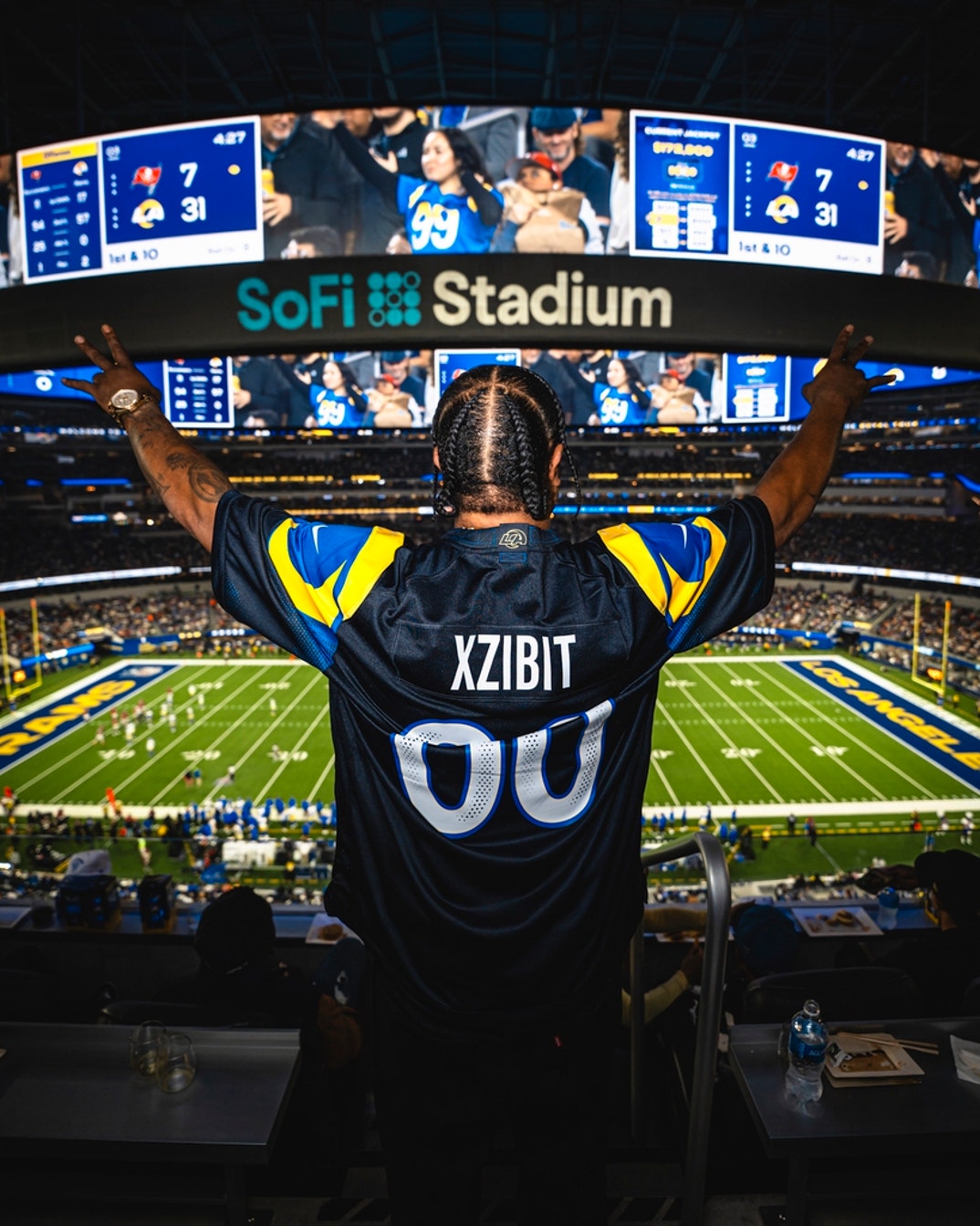 Rapper YG and Hello Kitty Hit SoFi Stadium 10