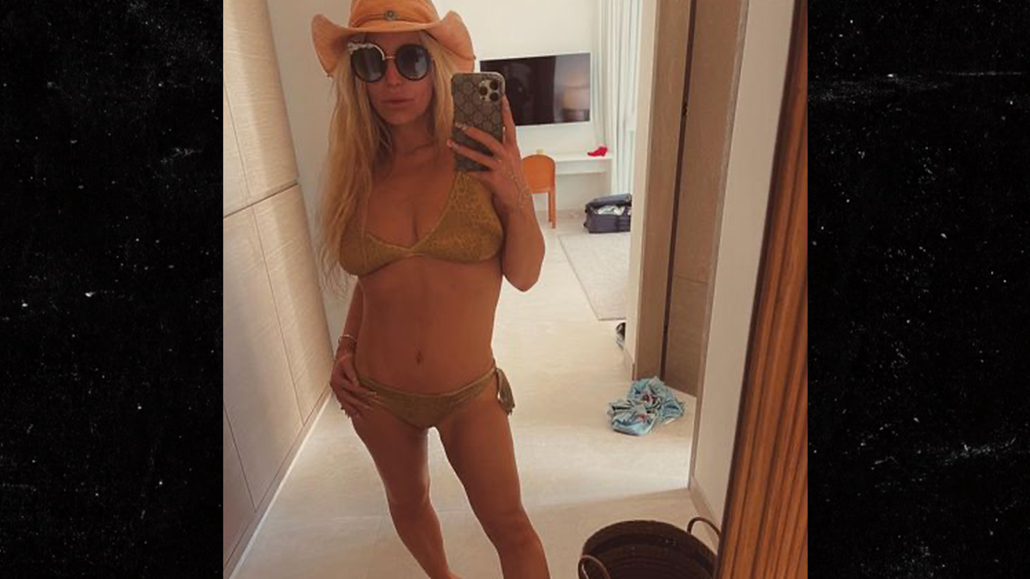 Jessica Simpson shows off curves in tiny bikini & admits she