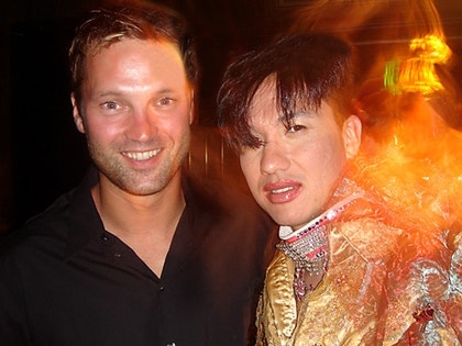 Lenny Hirsh as Larry Birkhead