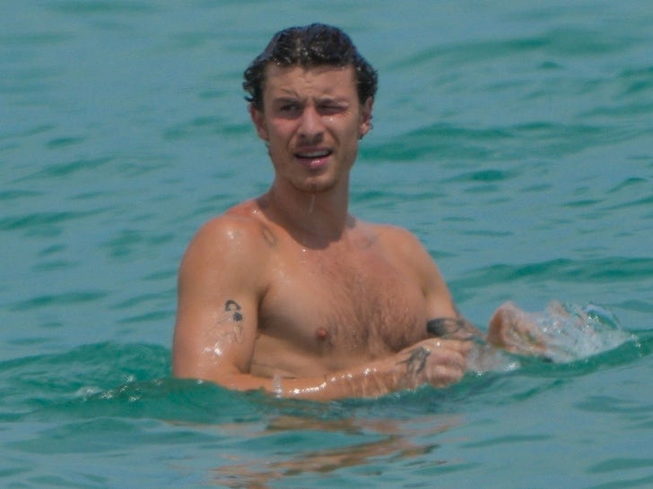 0918-Shawn-Mendes-Slim-On-Miami-Beach-SUB-2