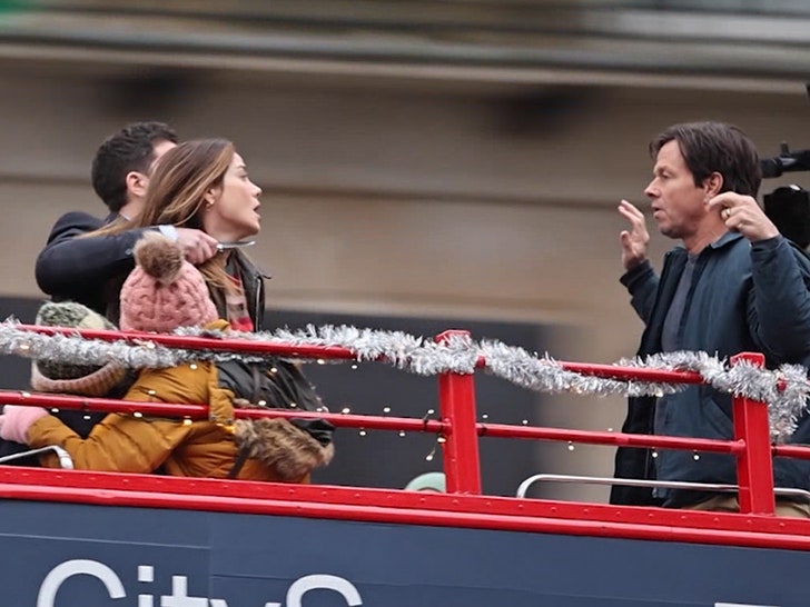 011325-mark-wahlberg-kit-harrington-filming-v3