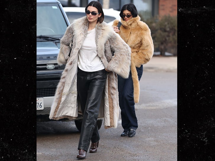 Kylie & Kendall Jenner Looking Fuzzy In Aspen