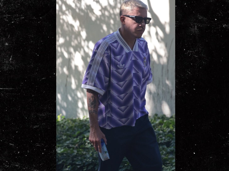Macklemore in Seattle with parents backgrid 3