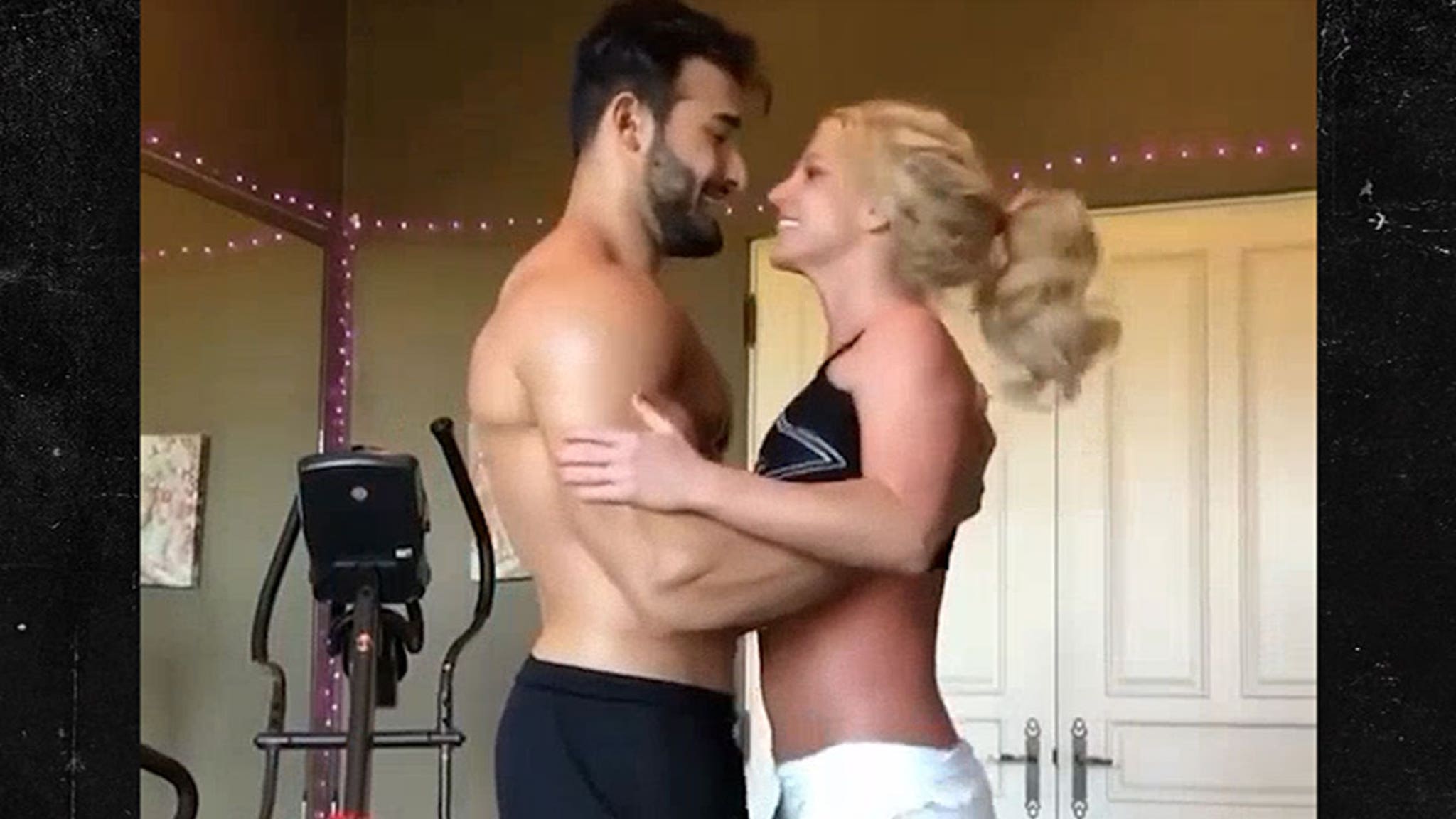 布兰妮·斯皮尔斯 (Britney Spears) 回忆起与萨姆·阿斯加里 (Sam Asghari) 的婚姻，并发布了家庭视频
