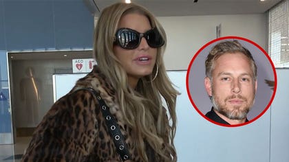 112825_jessica_simpson_kal