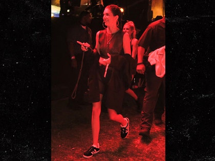0415-kendall-jenner-akm