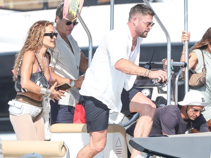 0811-Chris-Hemsowrth-Liam-Hemsworth-Matt-Damon-Rita-Ora-Ibiza-Sub3