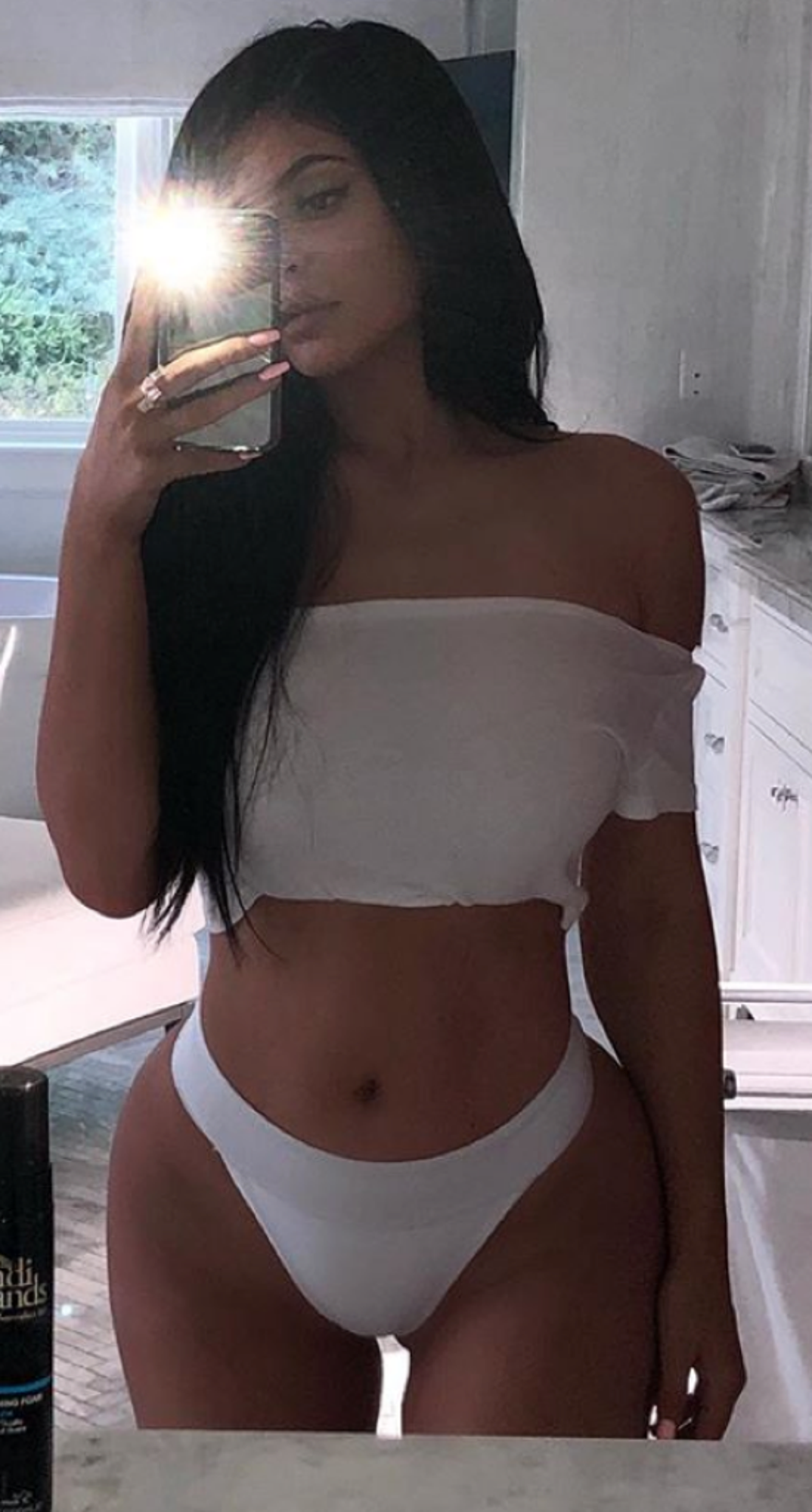 0809_kylie_jenner_hot_photos9