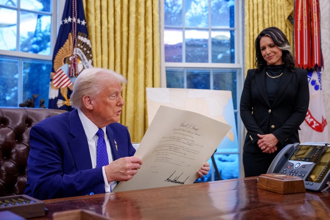 Donald Trump And Tulsi Gabbard Together 5