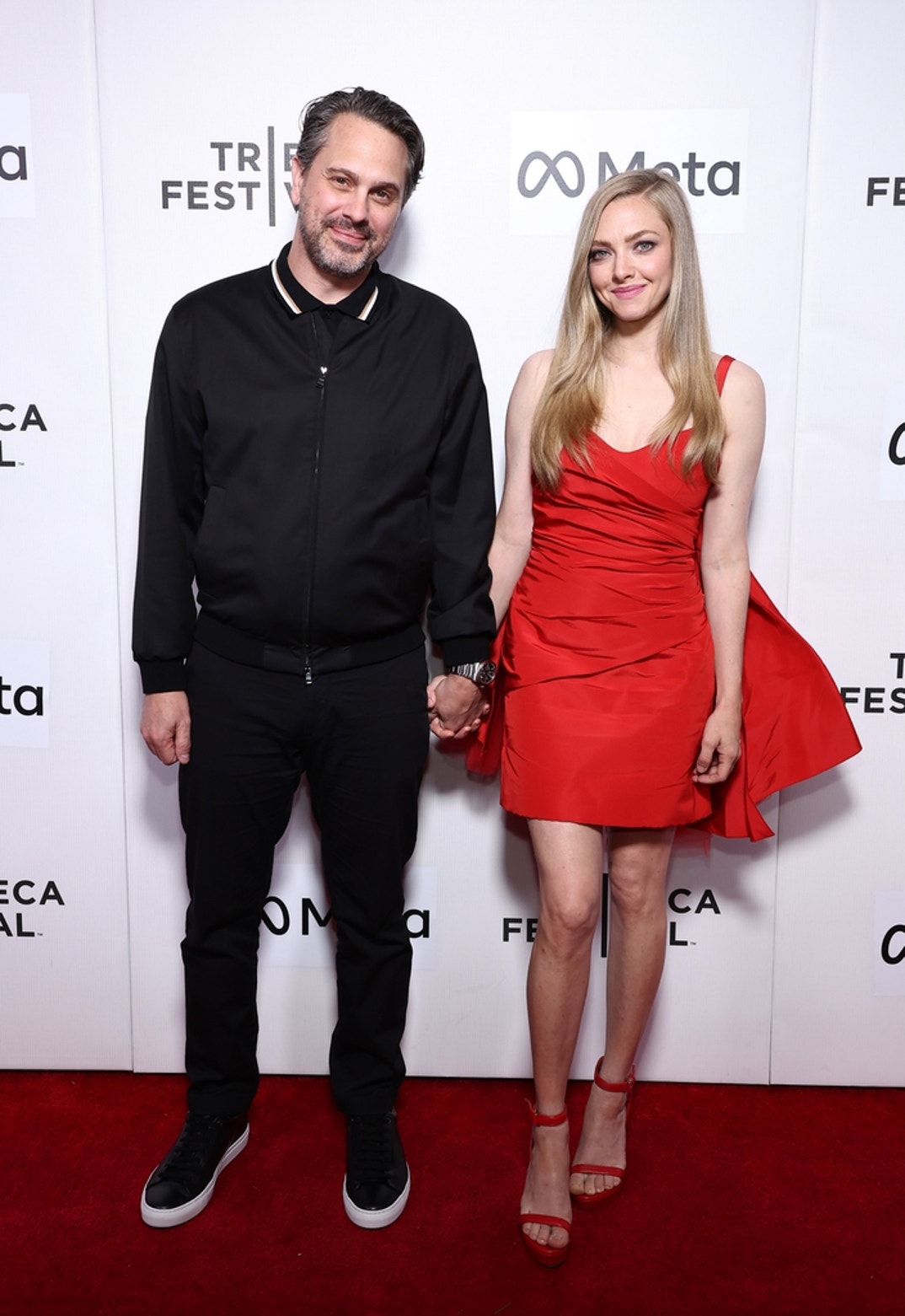 Amanda Seyfried and Thomas Sadoski Happier Times 11