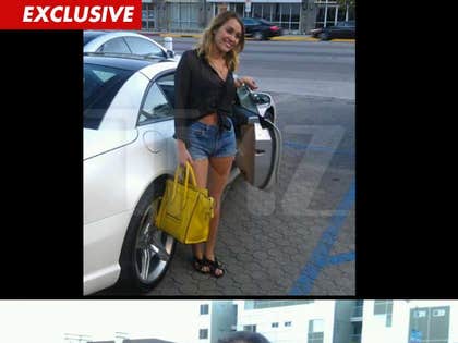 0131_miley_car_tmz-wm_ex