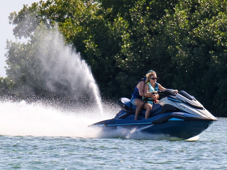 sydney sweeney scooter braun sub backgrid 1