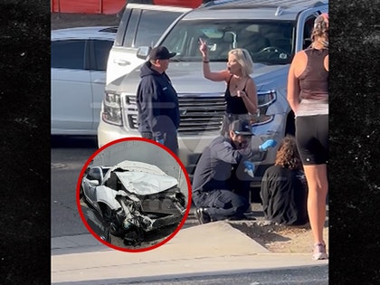 tori-spelling-primary-04-04-2026