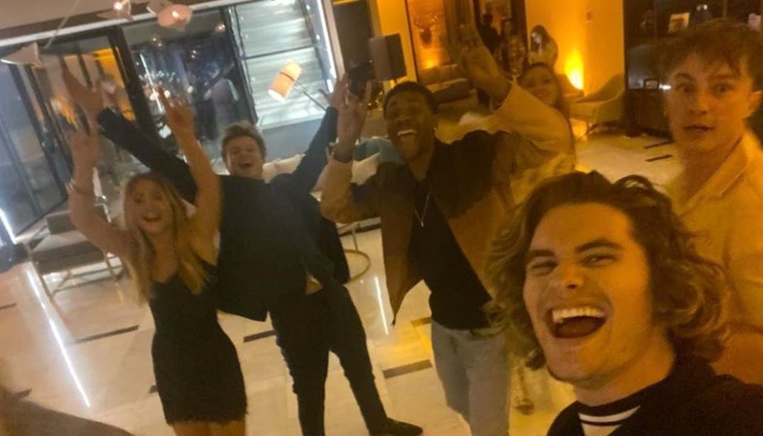 Madelyn Cline, Jonathan Daviss, Rudy Pankow, Chase Stokes, Madison Bailey, and Drew Starkey