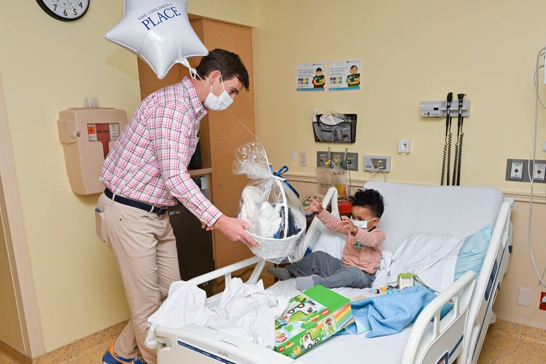 Eli Manning Visits New Jersey Children s Hospital