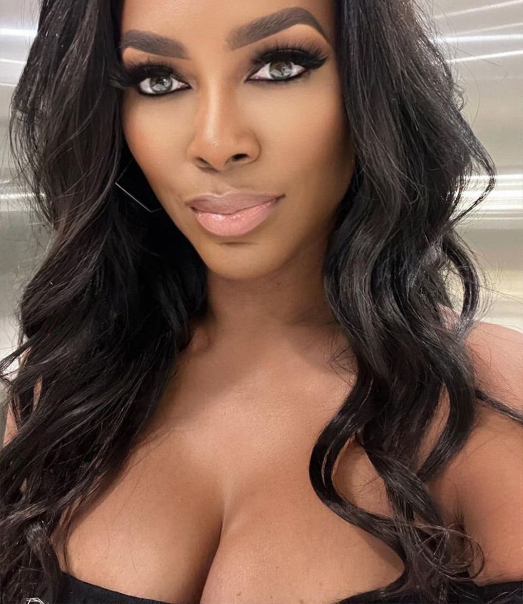 0627 Kenya Moore Hot Shots 15
