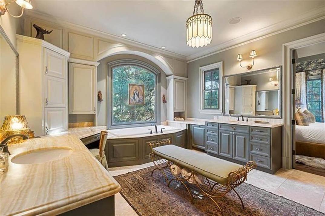 Josh Brolin Home 27