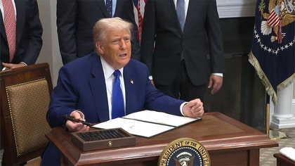 donald-trump-plane-kal-v2-05-12-2025