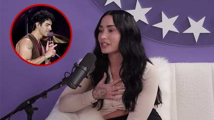 081225_demi_lovato_kal