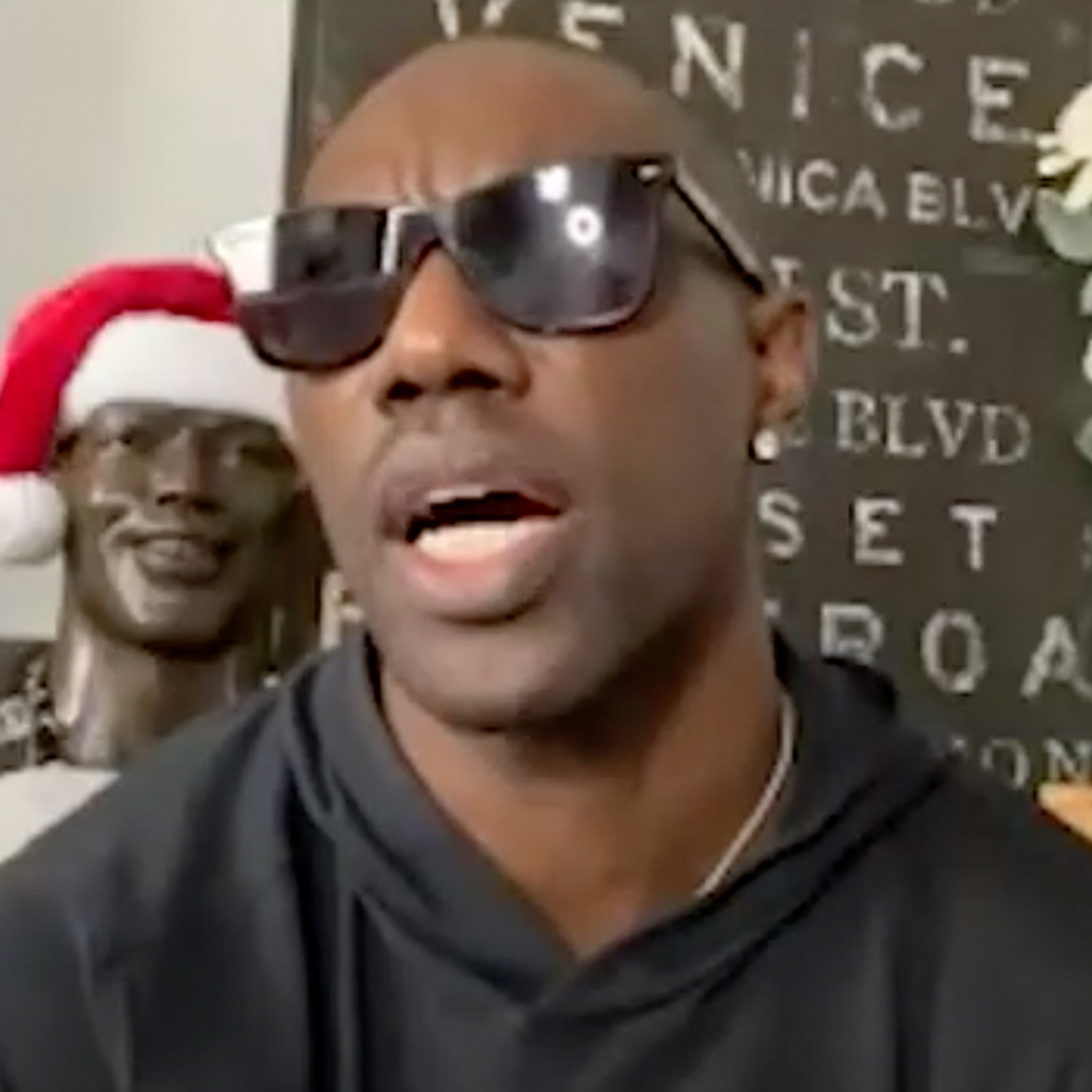 Terrell Owens Wants To Play For Buccaneers Following Antonio