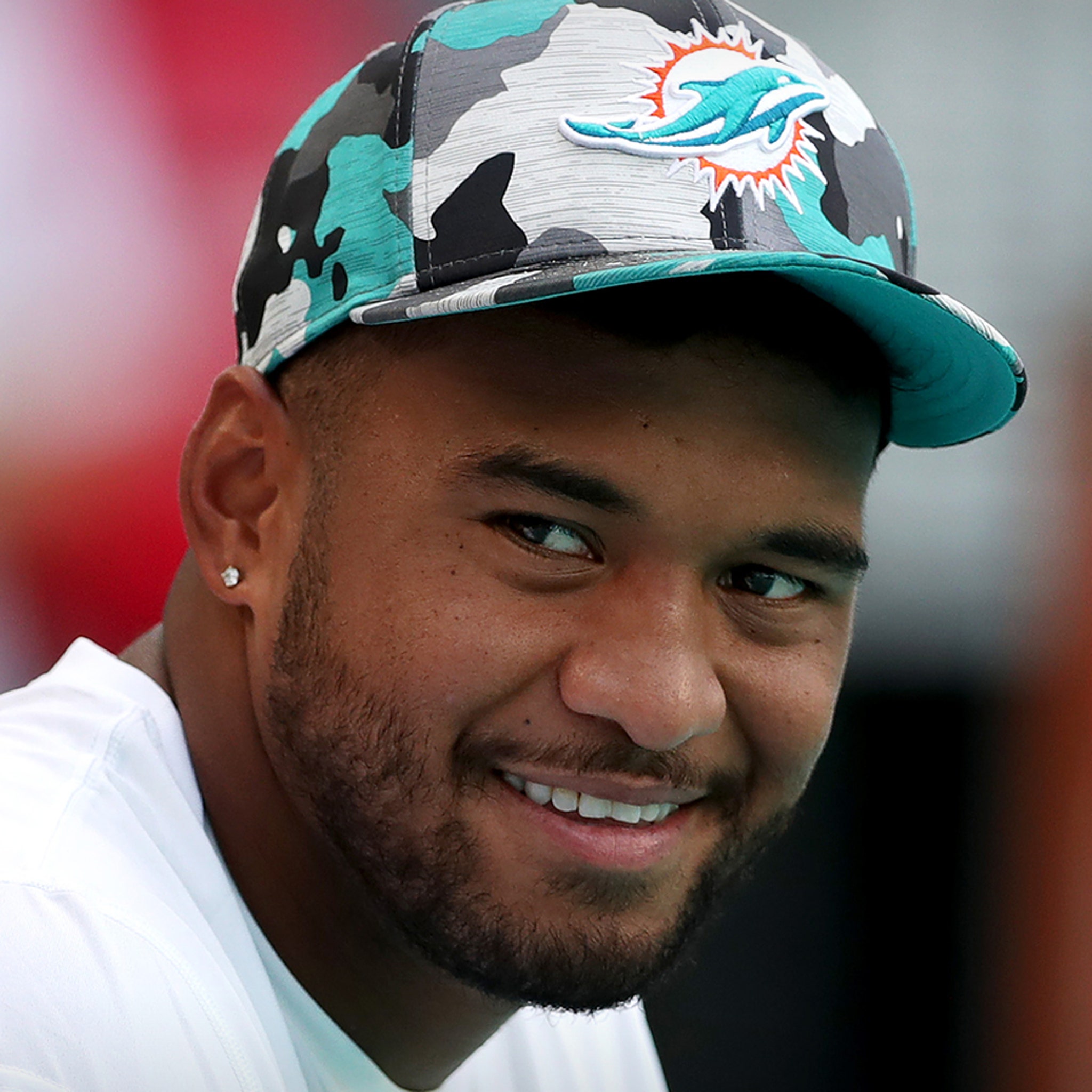 Dolphins' Tua Tagovailoa suffers scary head injury, leaves in