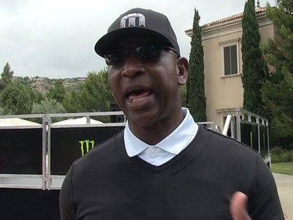 061316_eric_dickerson_raiders_post