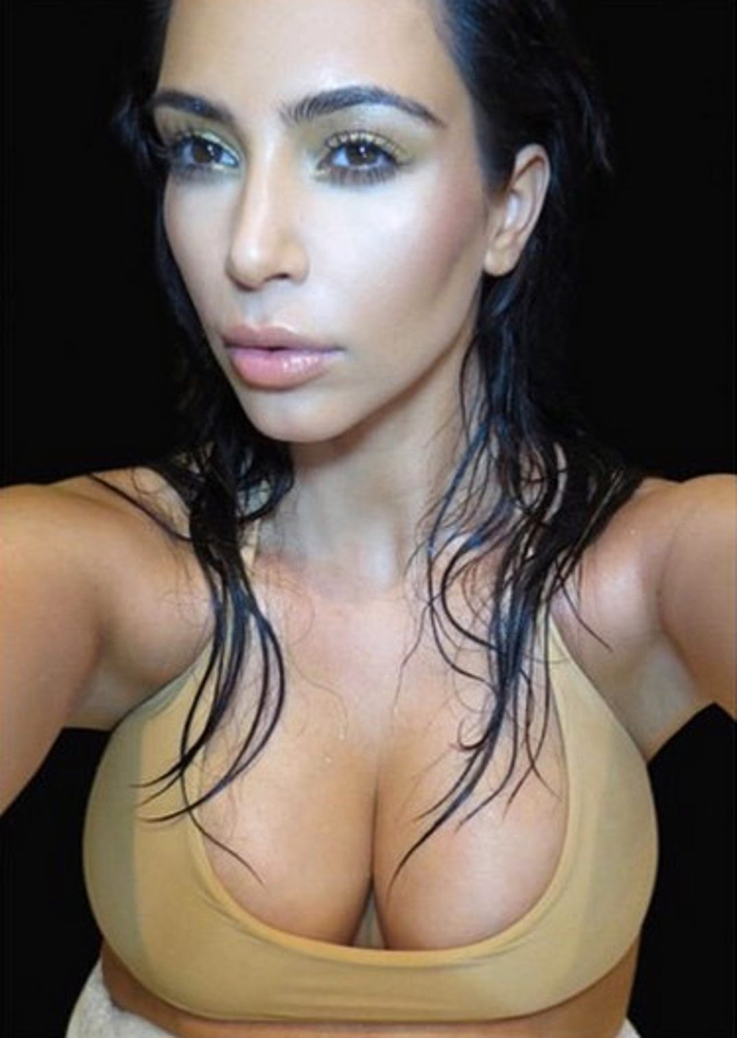 10 Awesome Kim K Boob Photos