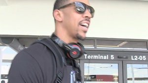Cavs' Channing Frye -- Yes, I Made Out With The Trophy ... BUT I CLEANED IT FIRST (VIDEOS)