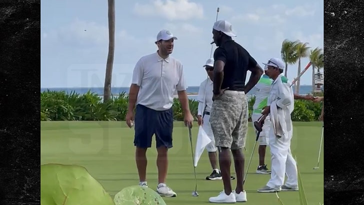 Michael Jordan y Tony Romo juegan golf juntos en México