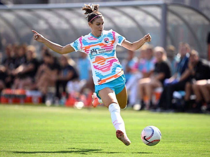 alex morgan on the field 8