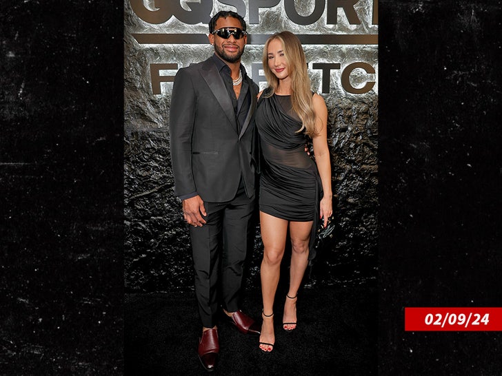 JuJu Smith-Schuster and Laura Kruk  sub getty swipe