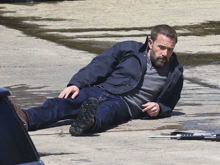 0410-Ben-Affleck-And-Gillian-Anderson-On-Set-Filming-With-Stunt-Doubles-primary